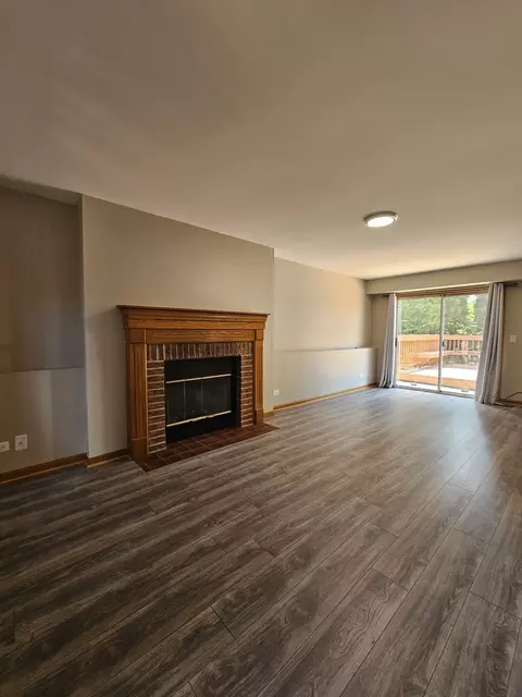 Living - 457 Hadley Ct, Bartlett, IL 60103 photo 8 of 8