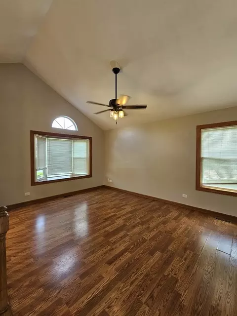 Living - 457 Hadley Ct, Bartlett, IL 60103 photo 2 of 8