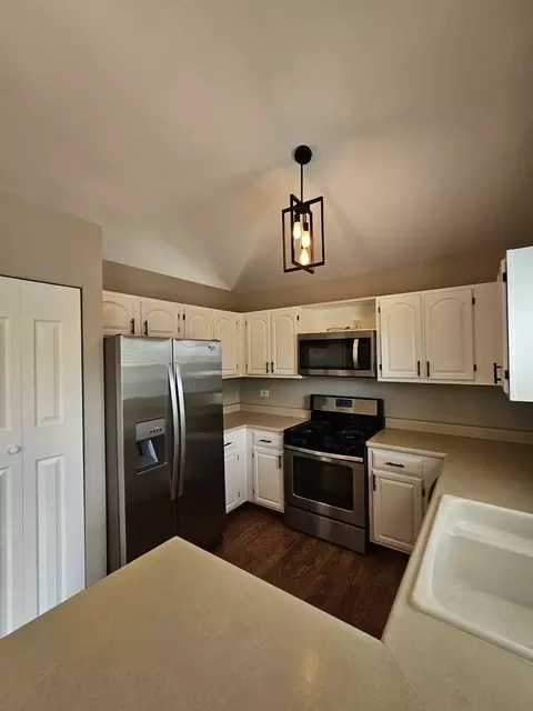 Kitchen - 457 Hadley Ct, Bartlett, IL 60103 photo 1 of 2