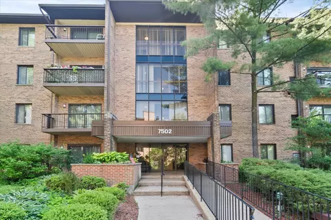 7502 Farmingdale Dr #408, Darien, IL 60561