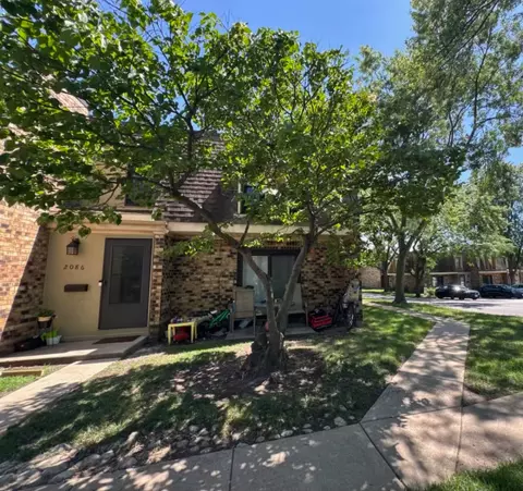 2086 Country Club Dr #3F, Woodridge, IL 60517