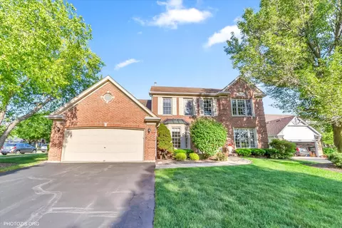 1175 Oxford Ct, Lake Zurich, IL 60047
