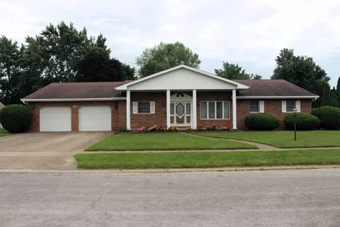 28 Manorhill Dr, Clinton, IL 61727
