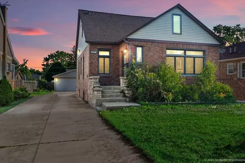 659 W Albert St, Elmhurst, IL 60126