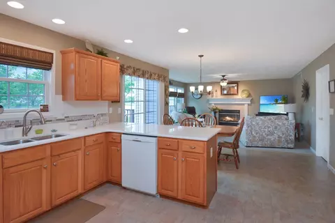 Kitchen - 3115 Sable Oaks Rd, Bloomington, IL 61704 photo 17 of 18