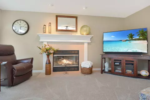 Living - 3115 Sable Oaks Rd, Bloomington, IL 61704 photo 4 of 8