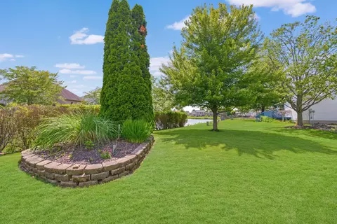 Exterior - 3115 Sable Oaks Rd, Bloomington, IL 61704 photo 6 of 11
