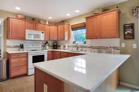 Kitchen - 3115 Sable Oaks Rd, Bloomington, IL 61704 photo 6 of 18