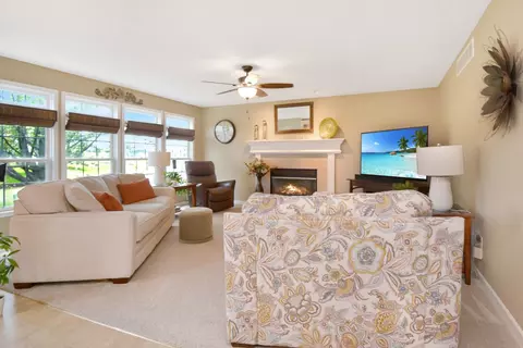 Living - 3115 Sable Oaks Rd, Bloomington, IL 61704 photo 2 of 8