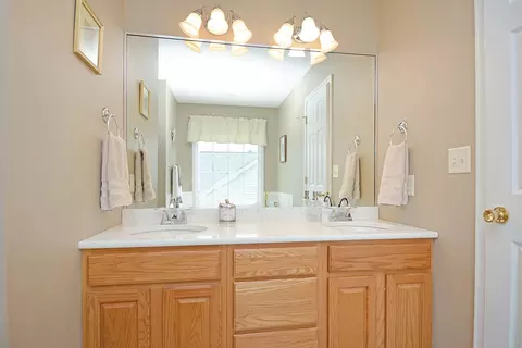 Bath - 3115 Sable Oaks Rd, Bloomington, IL 61704 photo 9 of 15