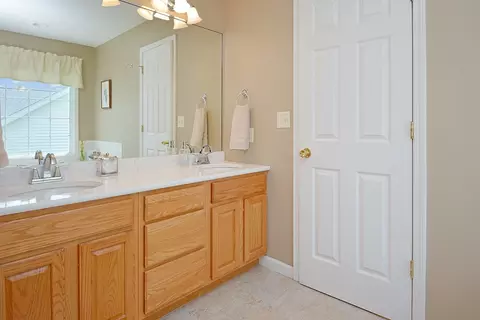 Bath - 3115 Sable Oaks Rd, Bloomington, IL 61704 photo 10 of 15