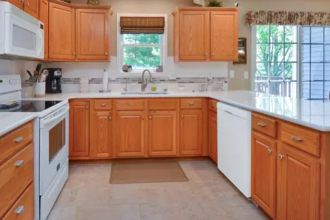 Kitchen - 3115 Sable Oaks Rd, Bloomington, IL 61704 photo 8 of 18