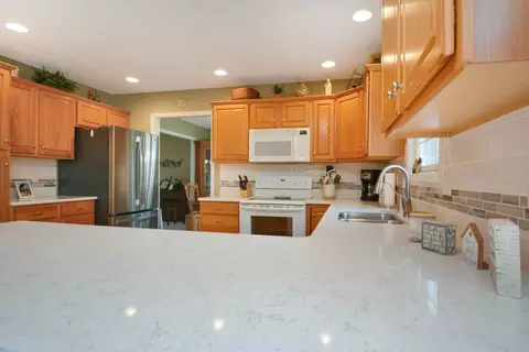 Kitchen - 3115 Sable Oaks Rd, Bloomington, IL 61704 photo 16 of 18