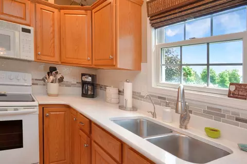Kitchen - 3115 Sable Oaks Rd, Bloomington, IL 61704 photo 10 of 18