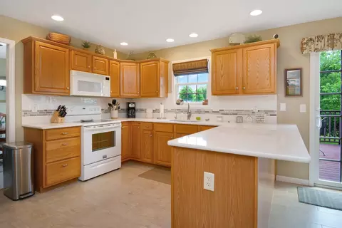 Kitchen - 3115 Sable Oaks Rd, Bloomington, IL 61704 photo 5 of 18