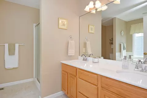 Bath - 3115 Sable Oaks Rd, Bloomington, IL 61704 photo 2 of 15