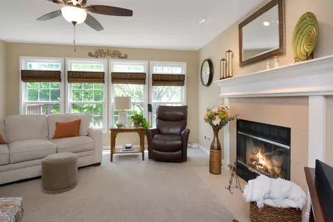Living - 3115 Sable Oaks Rd, Bloomington, IL 61704 photo 3 of 8