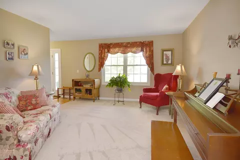 Living - 3115 Sable Oaks Rd, Bloomington, IL 61704 photo 5 of 8