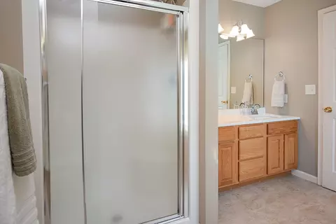 Bath - 3115 Sable Oaks Rd, Bloomington, IL 61704 photo 3 of 15