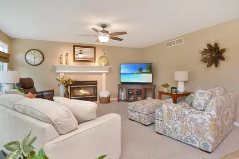 Living - 3115 Sable Oaks Rd, Bloomington, IL 61704 photo 8 of 8