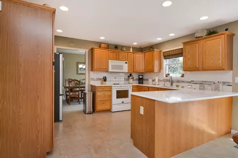 Kitchen - 3115 Sable Oaks Rd, Bloomington, IL 61704 photo 15 of 18