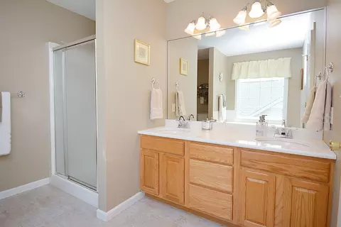 Bath - 3115 Sable Oaks Rd, Bloomington, IL 61704 photo 1 of 15