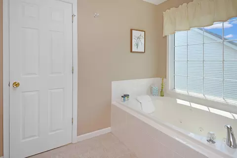 Bath - 3115 Sable Oaks Rd, Bloomington, IL 61704 photo 7 of 15