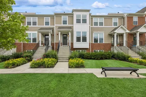 53 Nicholas Dr E, Des Plaines, IL 60016