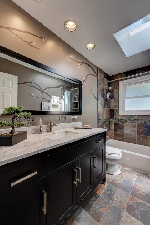 Bath - 1213 Rose Ct, Bartlett, IL 60103 photo 2 of 3