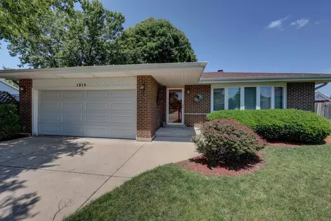 1213 Rose Ct, Bartlett, IL 60103