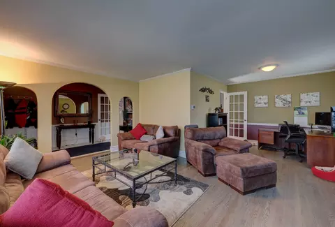 Living - 1213 Rose Ct, Bartlett, IL 60103 photo 1 of 4