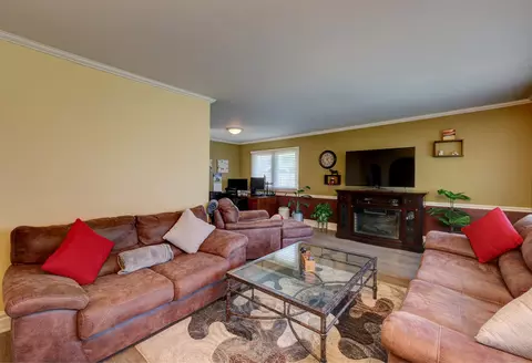 Living - 1213 Rose Ct, Bartlett, IL 60103 photo 3 of 4
