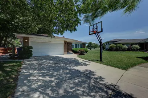 Exterior - 1213 Rose Ct, Bartlett, IL 60103 photo 3 of 5