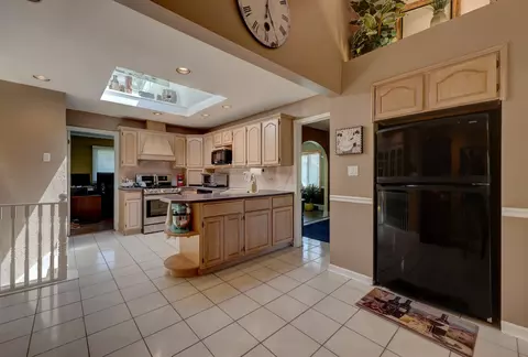 Kitchen - 1213 Rose Ct, Bartlett, IL 60103 photo 5 of 5