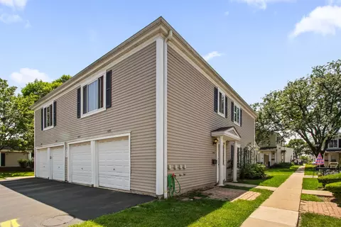 1451 Cove Dr #199D, Prospect Heights, IL 60070