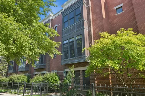 843 W College Pkwy, Chicago, IL 60608