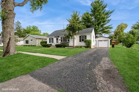 523 Highland Ave, Woodstock, IL 60098