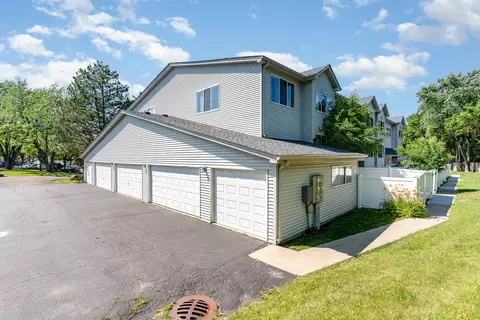 392 Park Ridge Ln #B, Aurora, IL 60504