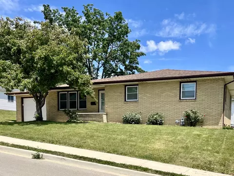 1203 Buffalo St, Peru, IL 61354