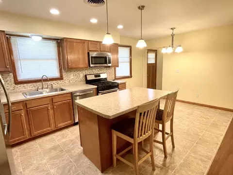 1203 Buffalo St, Peru, IL 61354 photo 4