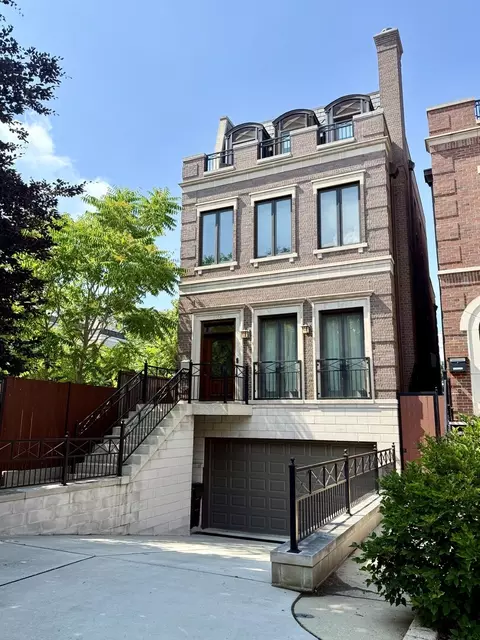 1758 W Surf St, Chicago, IL 60657
