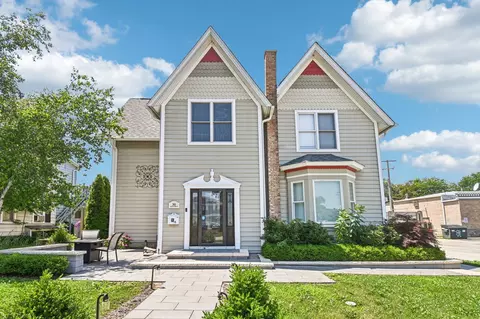30 S Slusser St, Grayslake, IL 60030