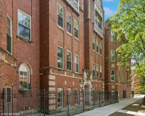 3415 W Berteau Ave #G, Chicago, IL 60618
