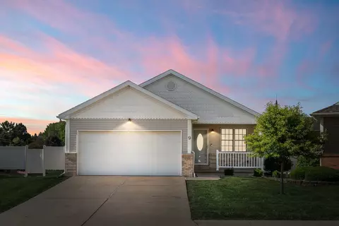 9 Astoria Way, Bloomington, IL 61704