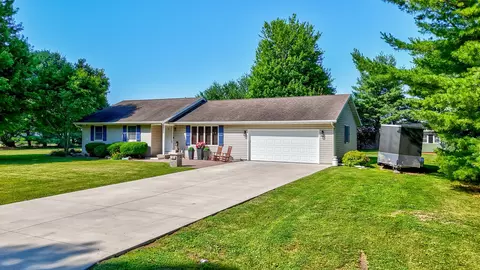 Exterior - 35 Burr Oak Dr, Lostant, IL 61334 photo 3 of 9