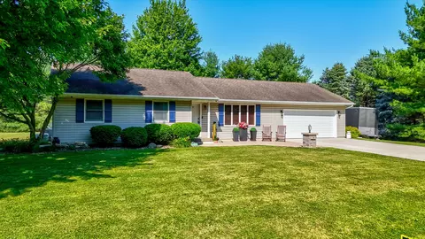 35 Burr Oak Dr, Lostant, IL 61334