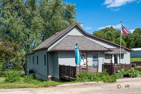 105 N Washington St, Elizabeth, IL 61028