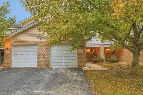 15 Forest Wood Ln, Park Forest, IL 60466