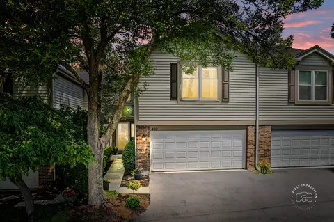 482 River Front Cir, Naperville, IL 60540