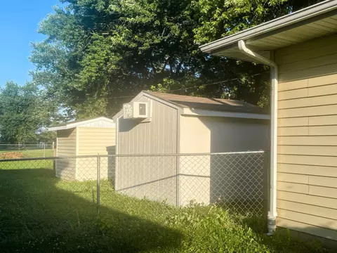 Exterior - 522 N 3rd Ave, Chenoa, IL 61726 photo 8 of 22
